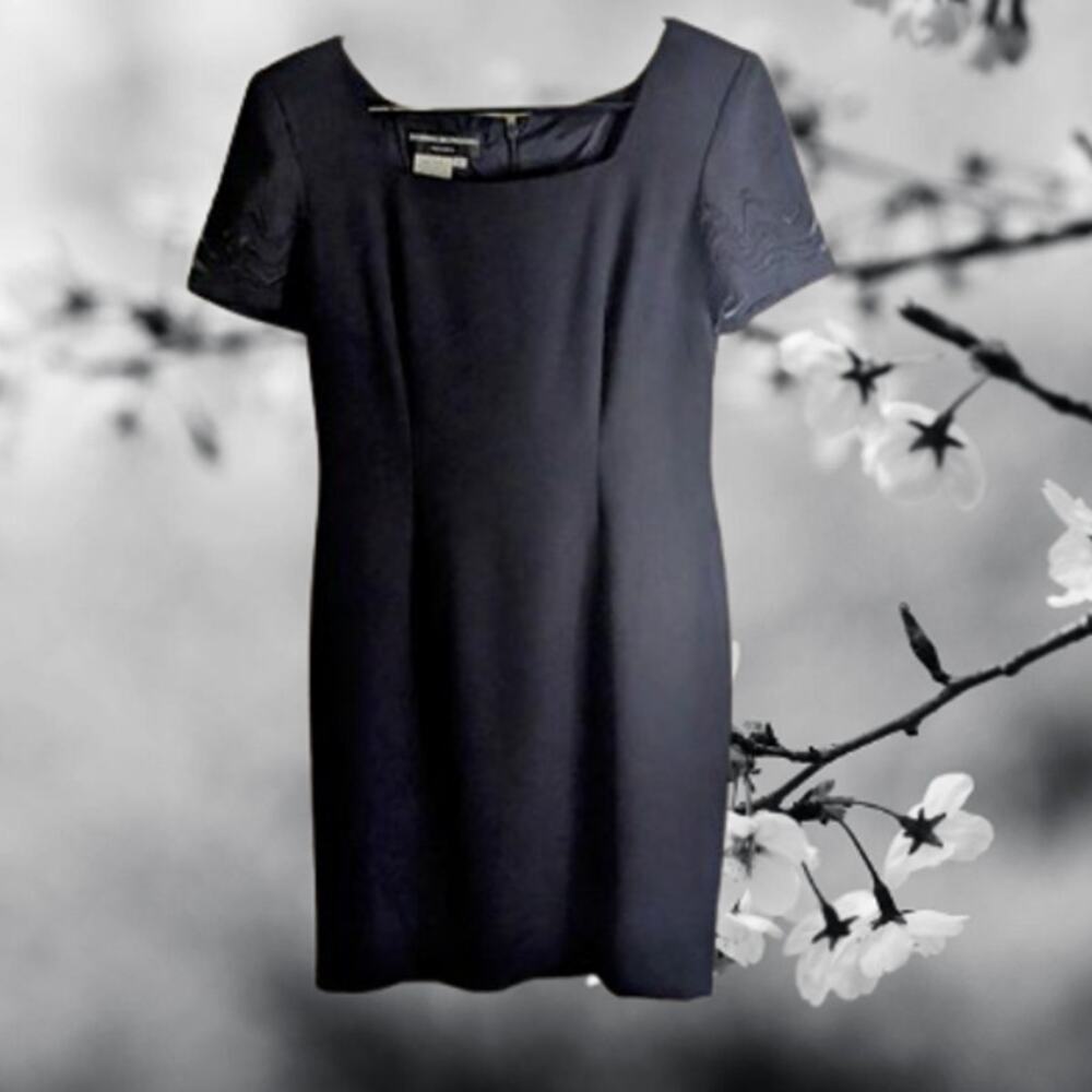 Donna Morgan 8P silk lined black short sleeve woman's sheath dress.